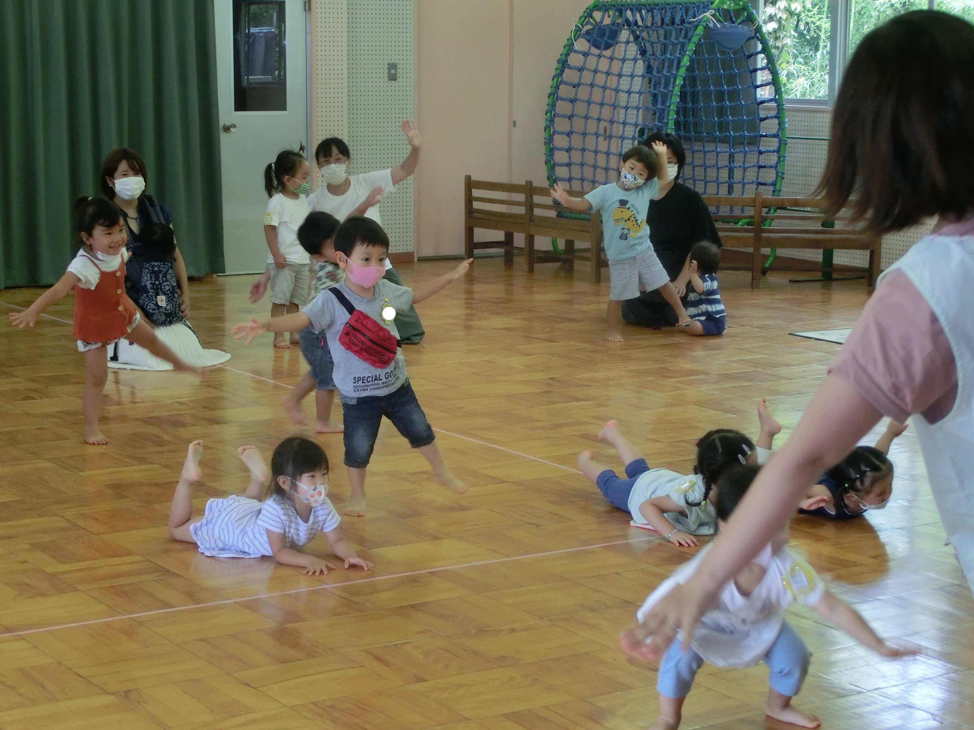 わんぱく広場③午前の部　探検に出かけました