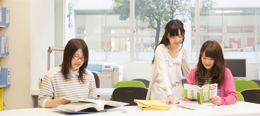 学科は違っても、ともに手を携えて夢の実現をめざします。